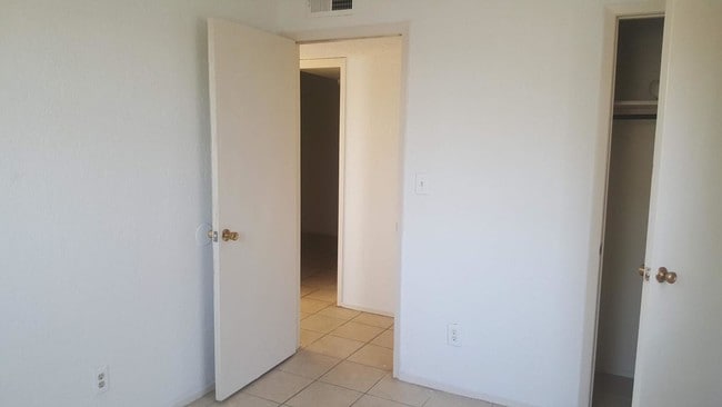 Building Photo - 10109 Kirwood St