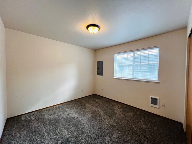 Building Photo - d1106