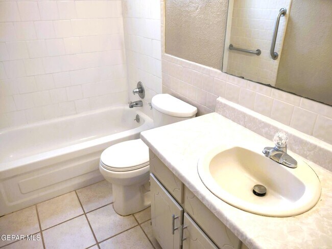 Building Photo - 725 Arredondo Dr