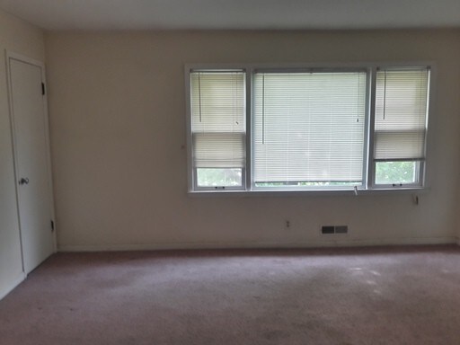 Building Photo - South Side Upper Duplex