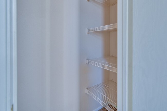 Building Photo - NW!! POOL!!!! GATED!!! Com. Park!!! Low Maintenance desert landscape front Yard. New Carpet!! Ups...