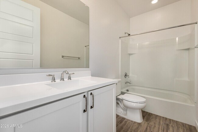 Building Photo - 2042 W Lariat Ln