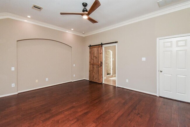 Building Photo - 16915 Locust Springs Dr