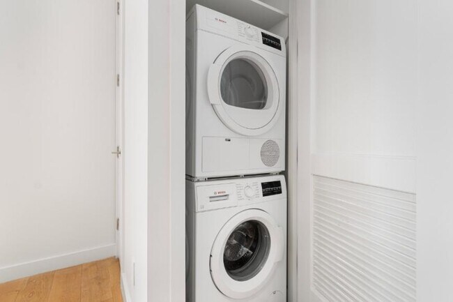 Building Photo - 2 bedroom in New York NY 10011