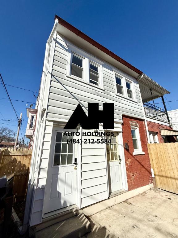 Building Photo - 513 N 11th St