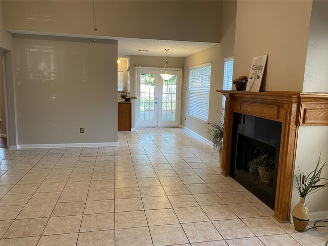 Building Photo - 2415 Poco Dr