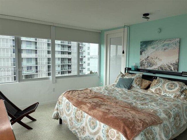 Building Photo - 1000 West Ave