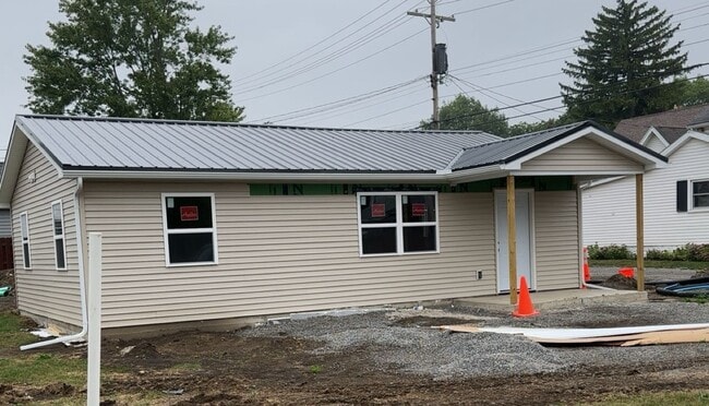 Primary Photo - 212 E 1st St