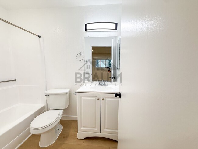 Building Photo - 11007 Hartsook St