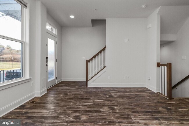 Building Photo - 14583 Lakestone Dr