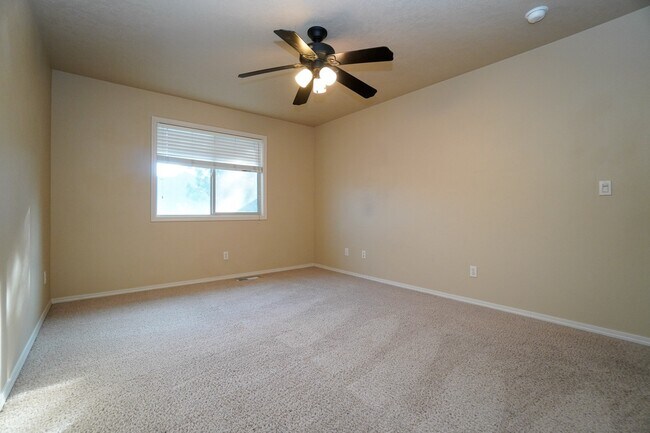 Building Photo - 2319 E Challis St