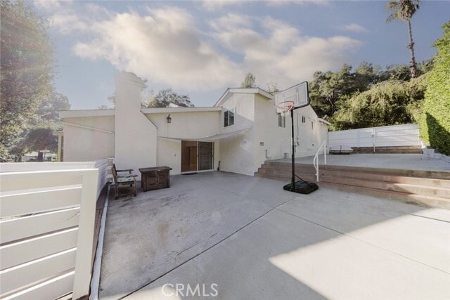 Building Photo - 2255 E Chevy Chase Dr