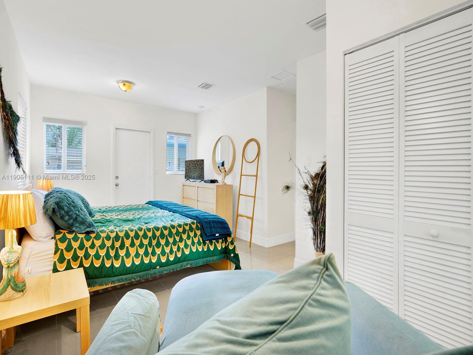 Building Photo - 4094 Park Ave