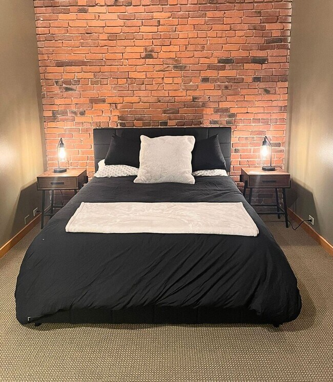 Building Photo - Beautiful Furnished Downtown Loft Coming available May 1st!