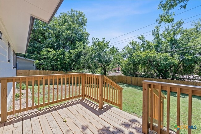 Building Photo - 711 Santa Rosa Dr