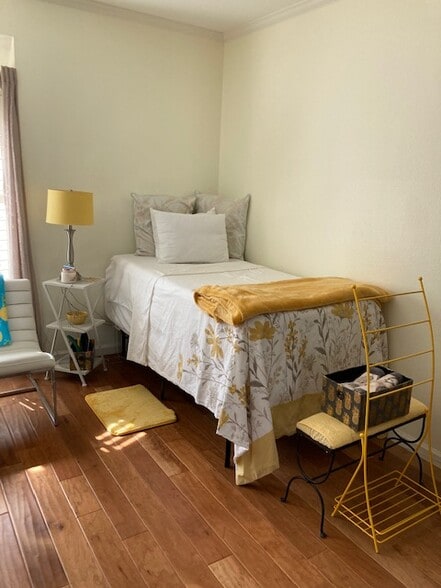 guest suite day bed #1 - 5100 Via Dolce