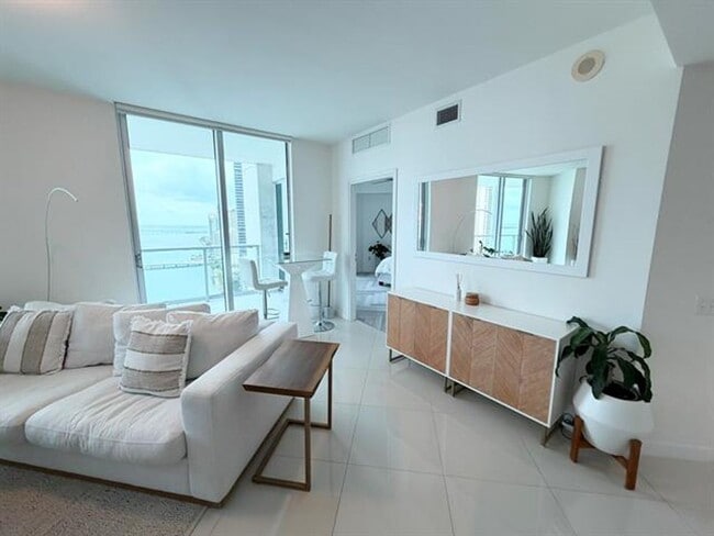 Building Photo - 300 S Biscayne Blvd