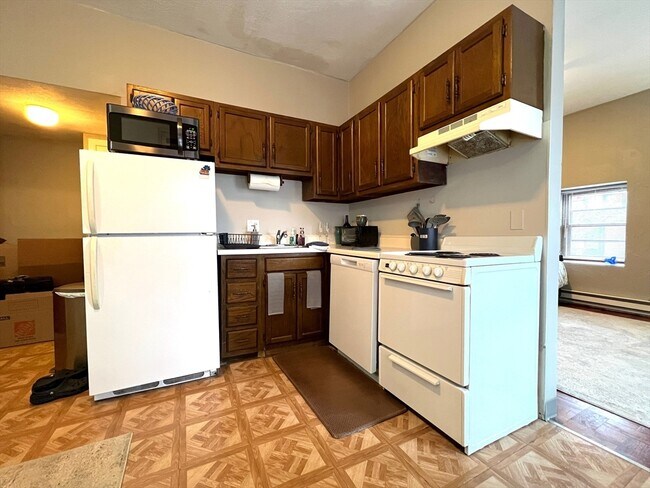 Building Photo - 88 Broadway