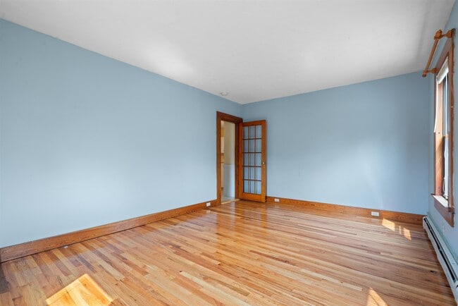 Building Photo - 106 Bismark St