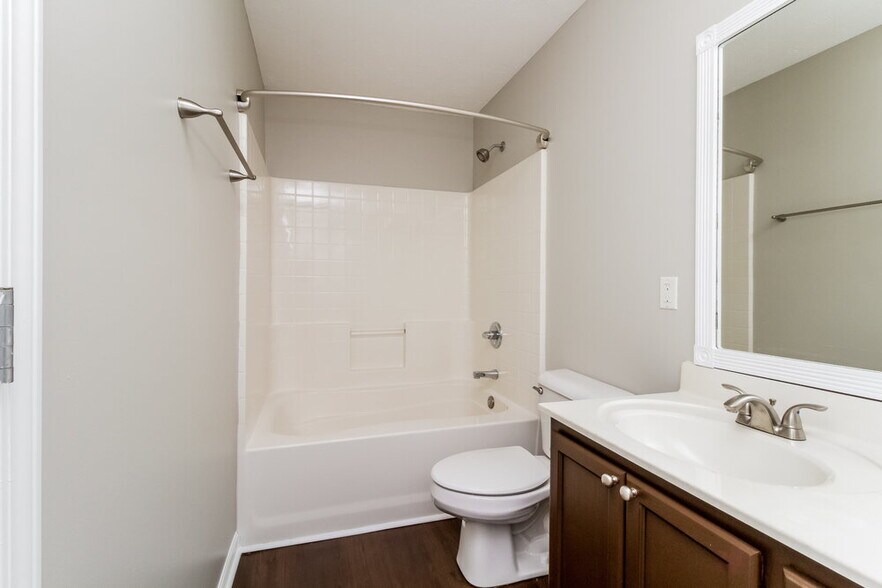 Building Photo - 1609 London Gardens Ct