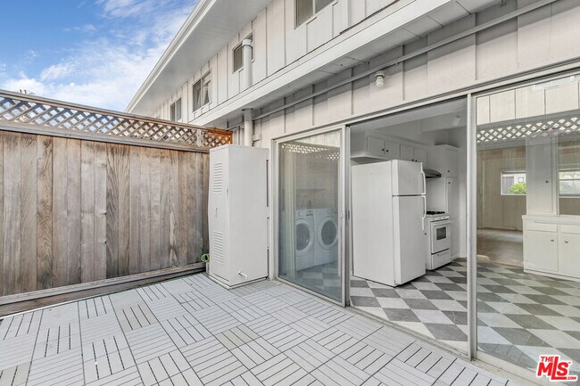 Building Photo - 4040 Grand View Blvd