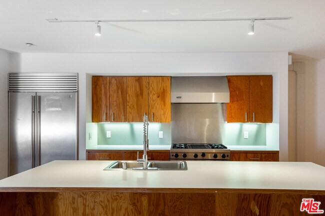 Building Photo - 11 Brooks Ave