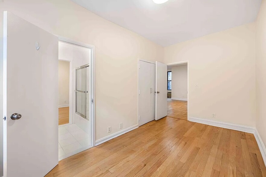 Building Photo - 107 E 63rd St