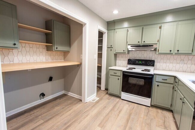 Building Photo - 321 Oak Meadows Dr