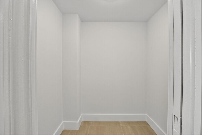 Building Photo - 2651 S Palm Aire Dr