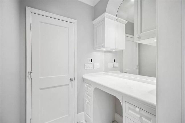 Building Photo - 460 Ivy Park Ln NE
