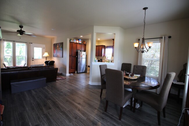 Building Photo - 3610 Jerome Ln