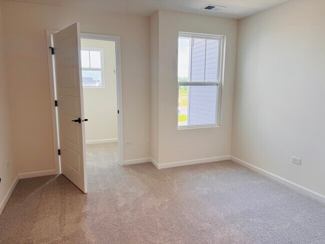 Building Photo - 2177 Ryegrass Ln