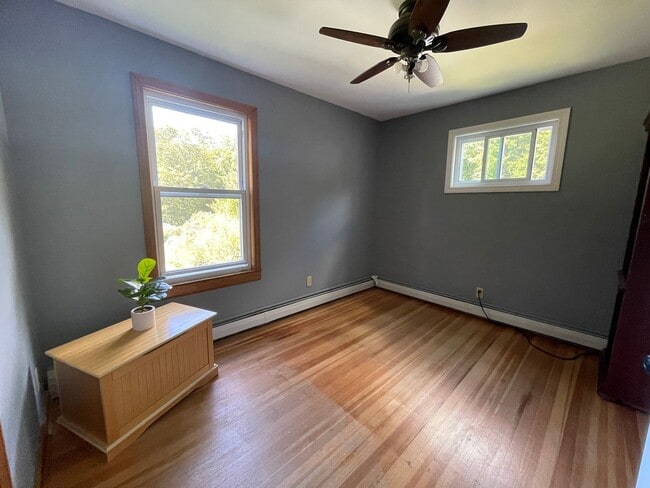 Building Photo - Exceptional 4-Bedroom Home for Rent in Dal...