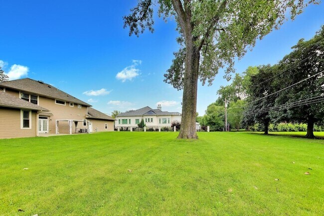 Building Photo - 2311 N Arlington Heights Rd