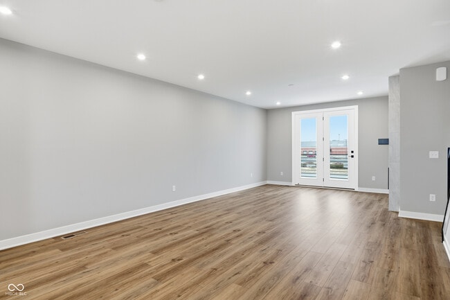 Building Photo - 420 Elite St