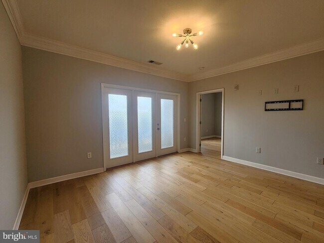 Building Photo - 501 Hungerford Dr