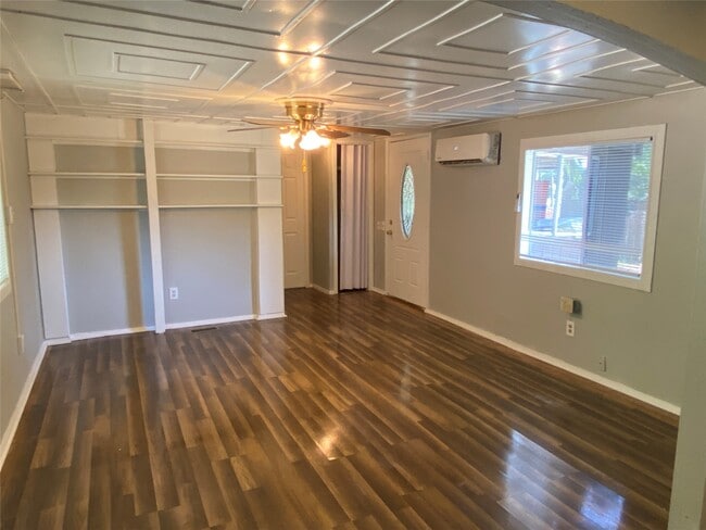 Building Photo - 109 Birchwood Dr