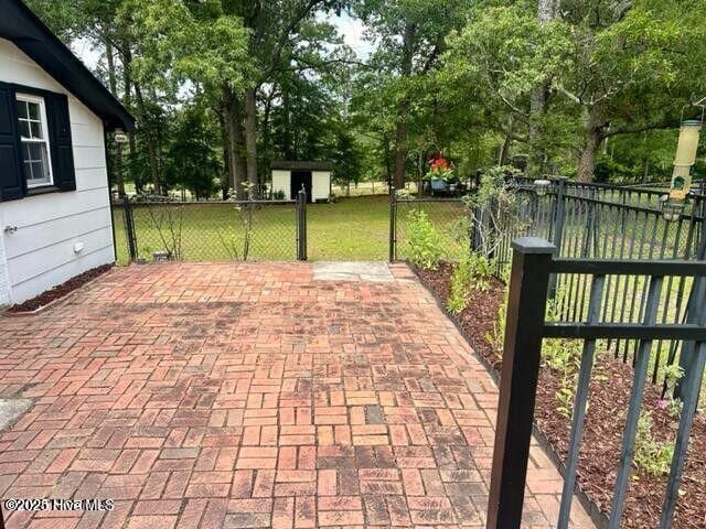 Building Photo - 611 E L Ives Dr