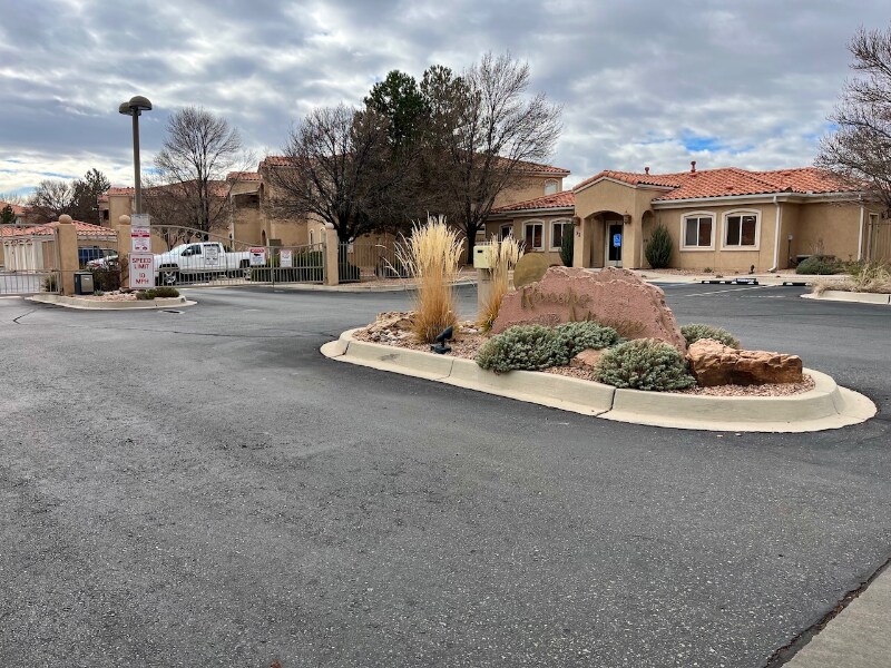 Building Photo - 6800 Vista Del Norte Dr NE