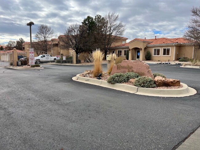 Building Photo - 6800 Vista Del Norte Dr NE