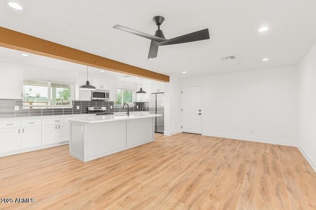 Building Photo - 3016 E Turney Ave