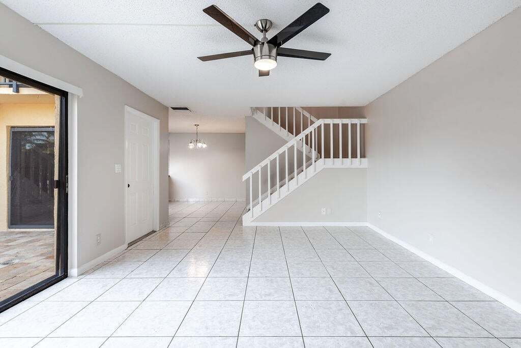Building Photo - 941 Springdale Cir