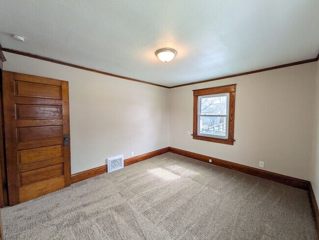 Building Photo - Large 4 Bedroom Home with Garage, Deck, & Fence!