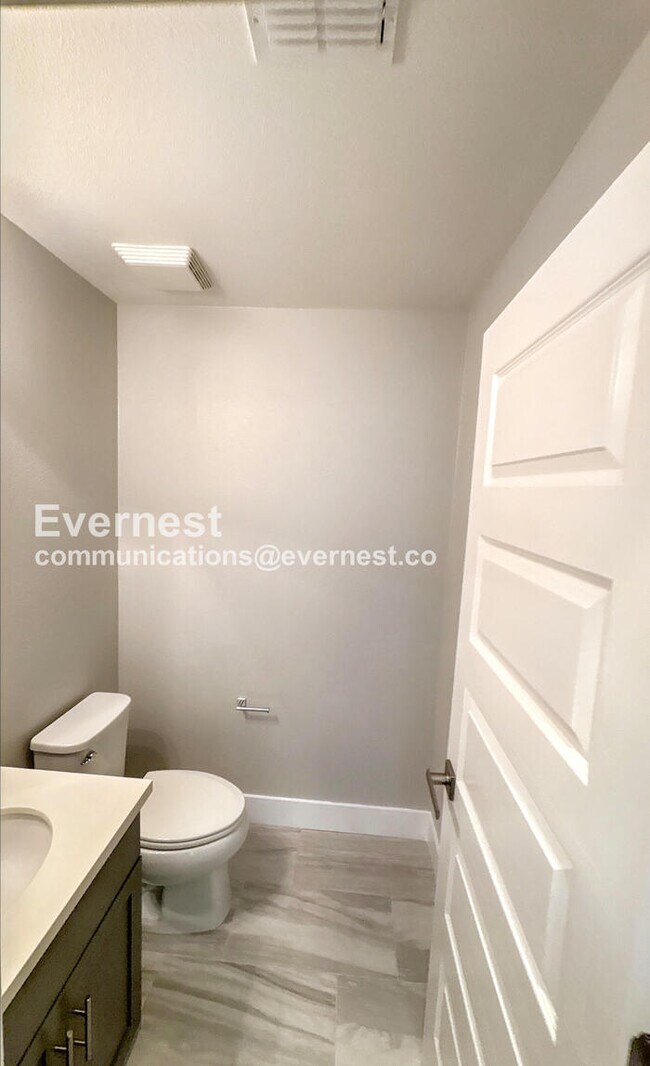 Building Photo - 404 Longden Ave