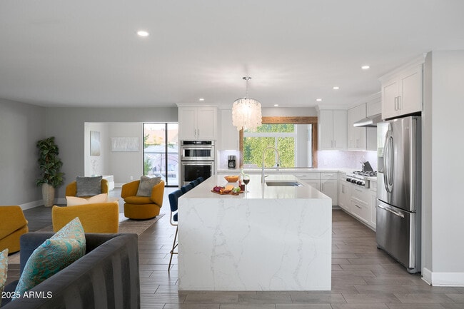 Building Photo - 8620 E Plaza Ave