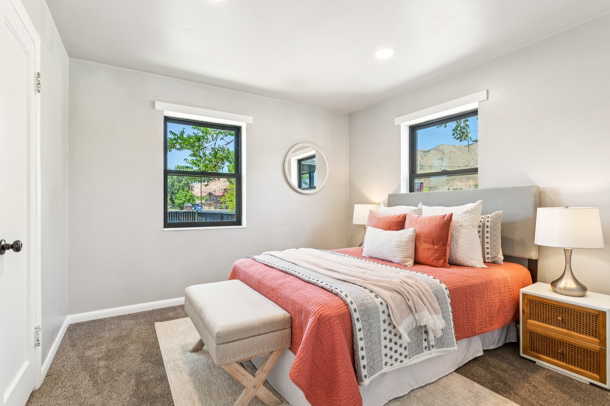 Building Photo - 983 N Poinsettia Dr