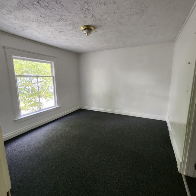 Building Photo - 731 N Sycamore St