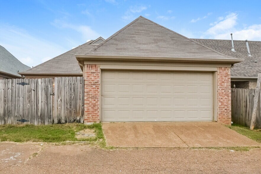 Building Photo - 10253 Evening Hill Dr