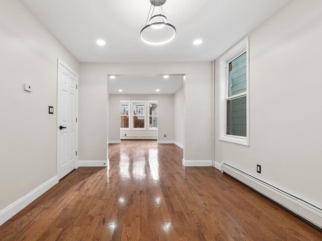 Building Photo - 3-Bedroom Gem with Modern Comfort in Bayonne – 1300 Sq. Ft. of Urban Living!"