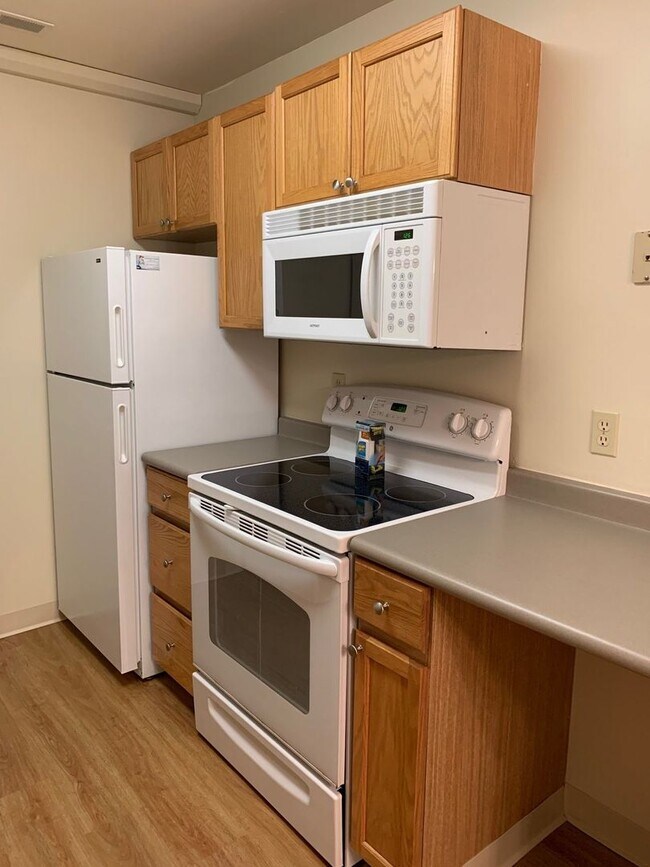 Building Photo - One Bedroom Classic Style Apartment on the...